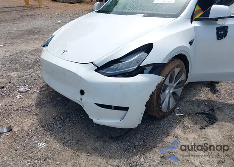 2023 Tesla Model Y Awd/Long Range Dual Motor All-Wheel Drive z USA, uszkodzony, nr VIN 7SAYGDEE8PA077608